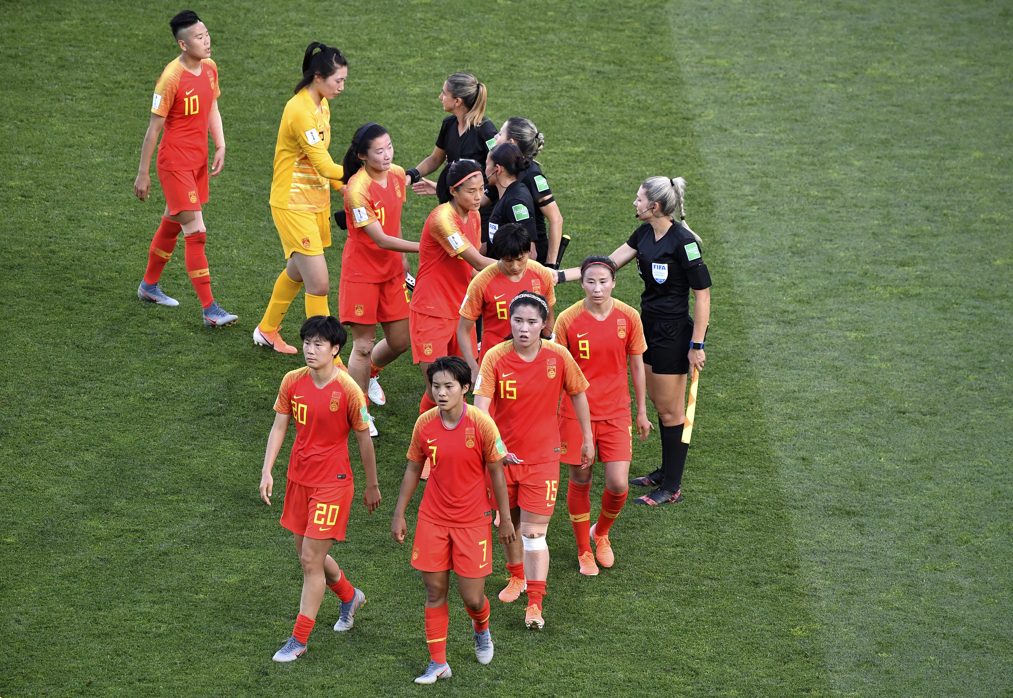 关于紧张激烈：女足赛事中球队实力对决的信息