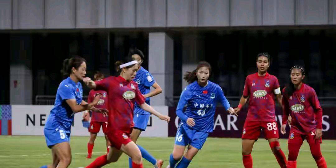 关于紧张激烈：女足赛事中球队实力对决的信息