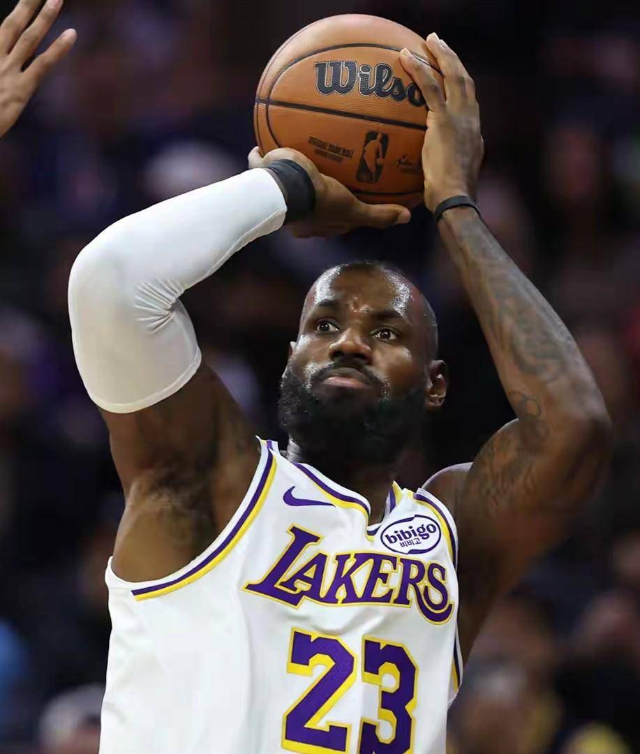 詹姆斯刷新里程碑，国际米兰四强战力克辽宁男篮，晋级概率达95％的简单介绍